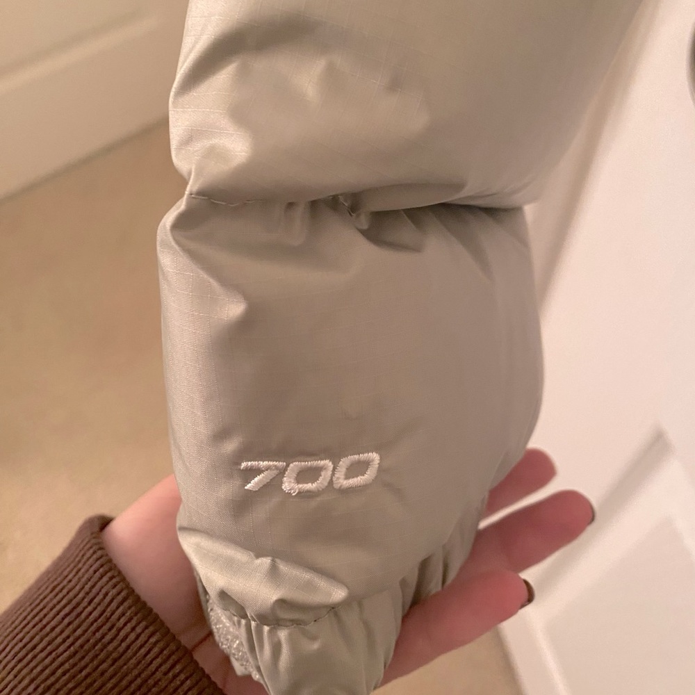 North Face Nuptse 700 XS in Sage Green 🤍 One time use, but practically new!!
